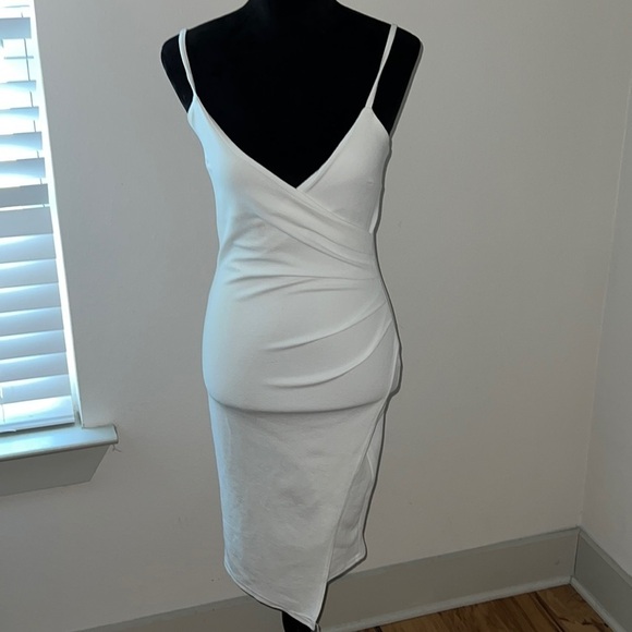 Pretty Little Things Lauriell White Wrap Front Crepe Midi Dress Sz 6 - Picture 4 of 7